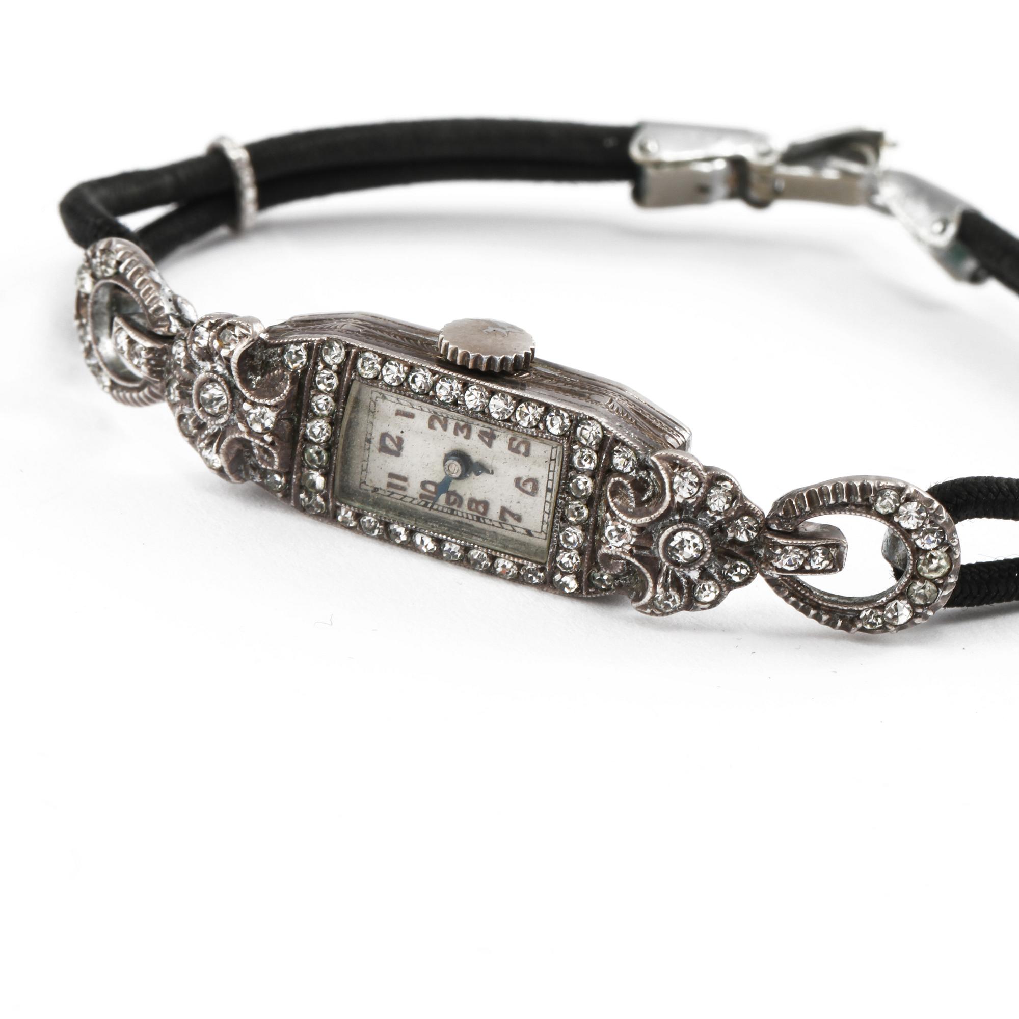 ARMBANDSUR, sterlingsilver med fasettslipade pastestenar, 1900-talets början.