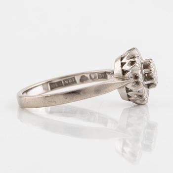 Ring carmosé med oval- och runda briljantslipade diamanter, Engelbert.