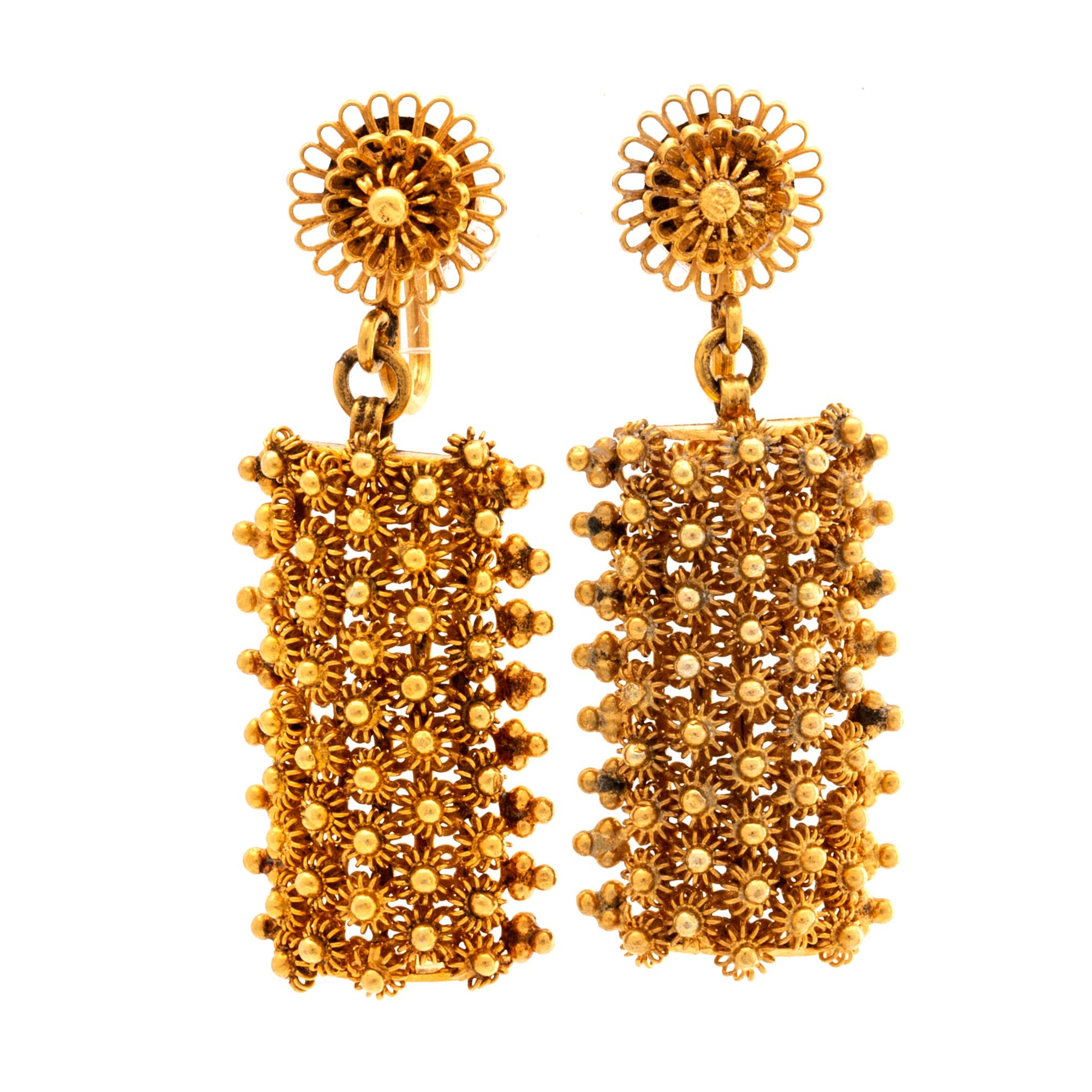 ÖRHÄNGEN 14K guld, 12,9 g, skruvmekanism, ca 4 x 1,5 cm.