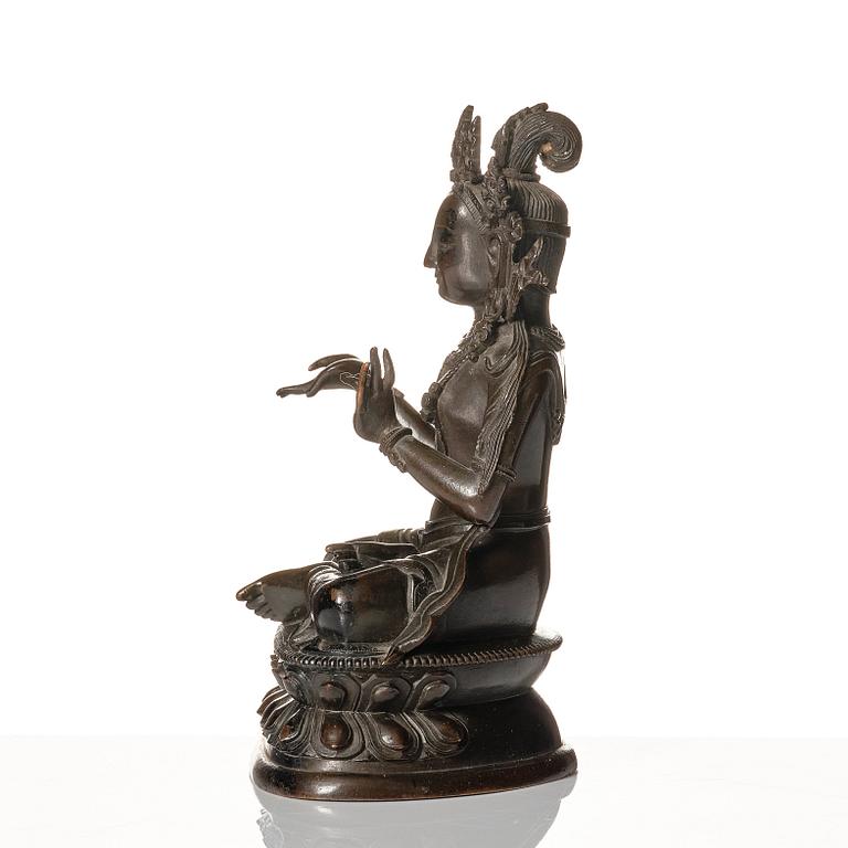 A bronze figure of a crowned goddess, Qing dynasty, 18th Century.