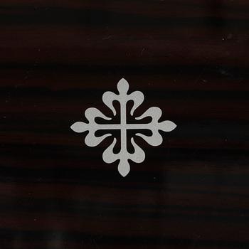 Patek Philippe, box.