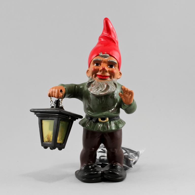 TOMTE med LYKTA, lergods, Heissner, 1900-talets andra hälft.