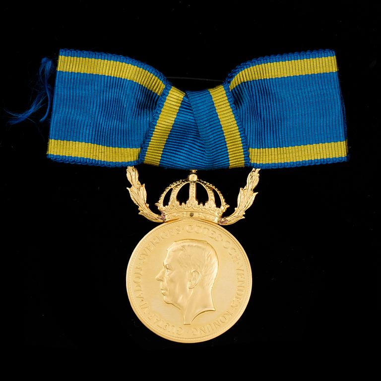 MEDALJ FÖR NIT OCH REDLIGHET, guld 23K, 1954. Vikt tot ca 16 gram.