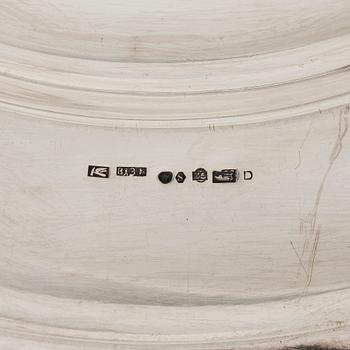 Tarjoiluvateja, 2 kpl, hopea, suomalaiset leimat 1929 ja 1954.