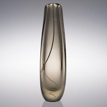 GUNNEL NYMAN, A VASE. Serpentine. Unclearly signed. Nuutajärvi, late 1940s.