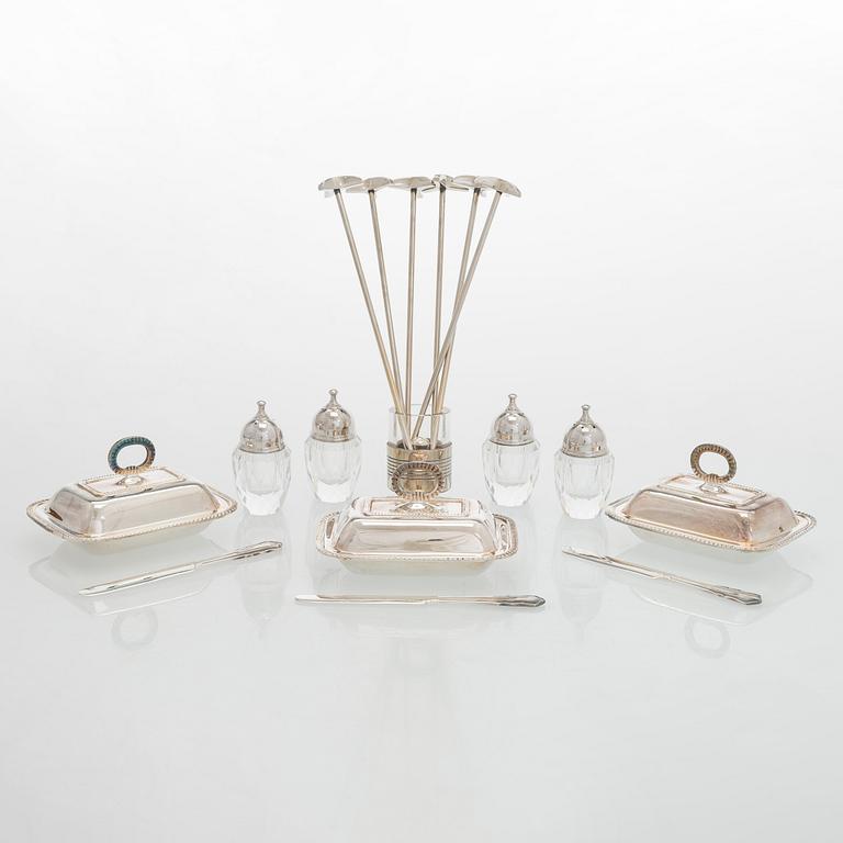 Kokoelma kattausesineitä, 17 osaa.