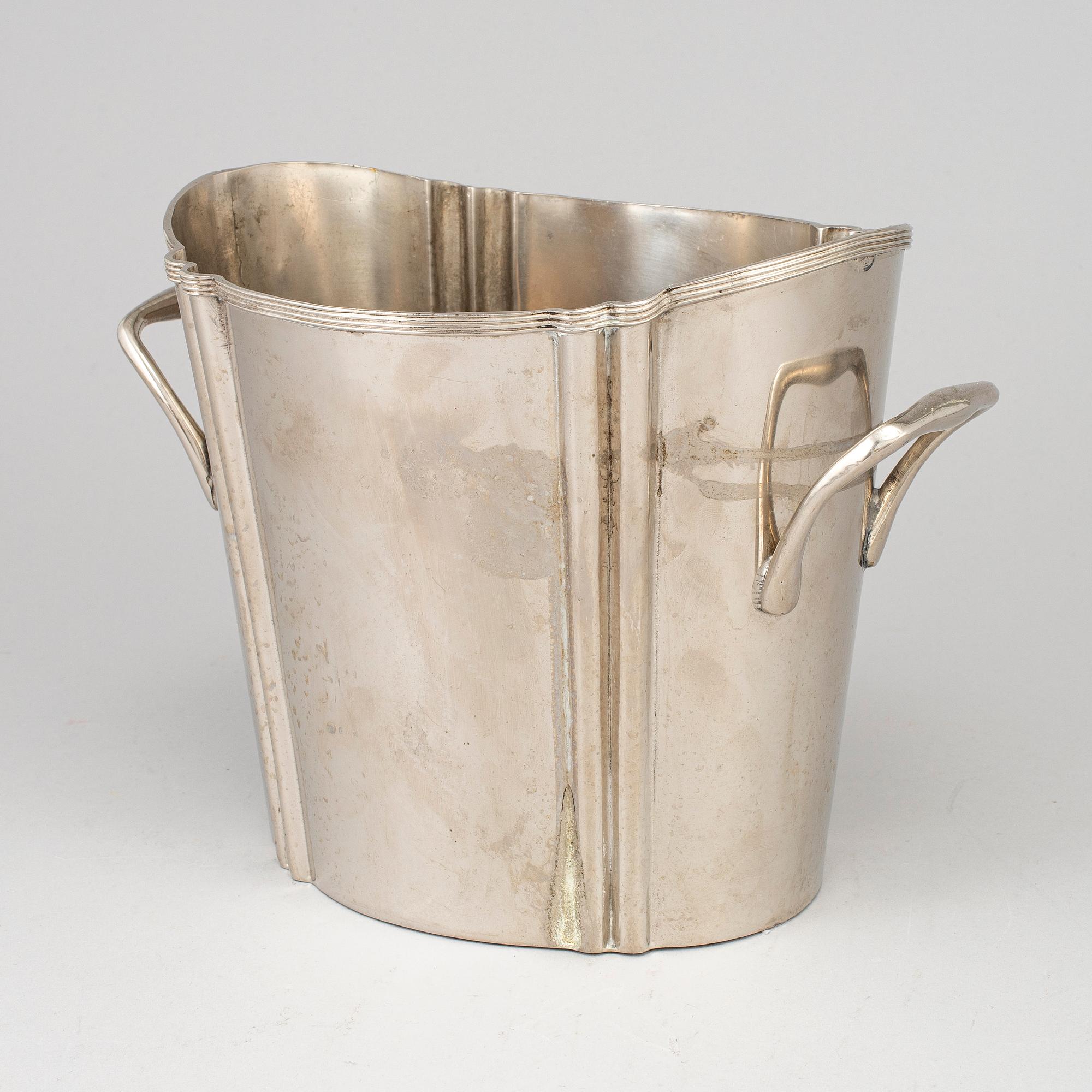 A 20th century plate champagne cooler.