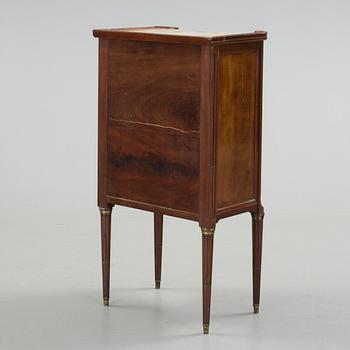 BYRÅ, rokokostil, 1800-tal.