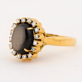 RING, svart stjärnsafir, åttkantslipade diamanter, 14K guld.