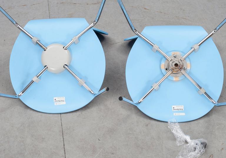 STOLAR, ett par, "Myran", Arne Jacobsen, Fritz Hansen, Danmark, tillverkade 1997.