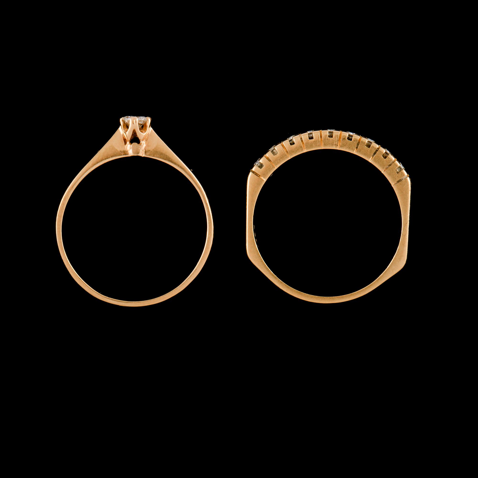 RINGAR, 2 st, 18k guld med briljantslipade diamanter, totalt 0.19 ct. Vikt 4 g.