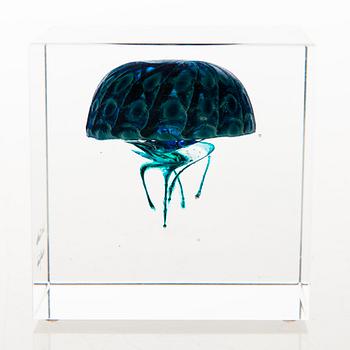 OIVA TOIKKA, AN ANNUAL CUBE, glass, signed Oiva Toikka Nuutajärvi.