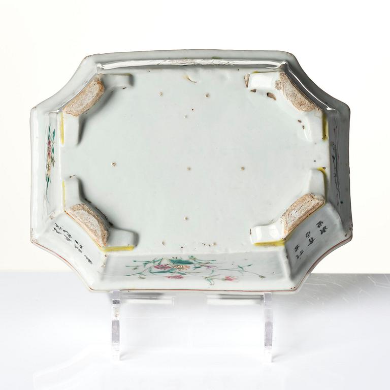 A famille rose flower pot, Qing dynasty, 19th century.