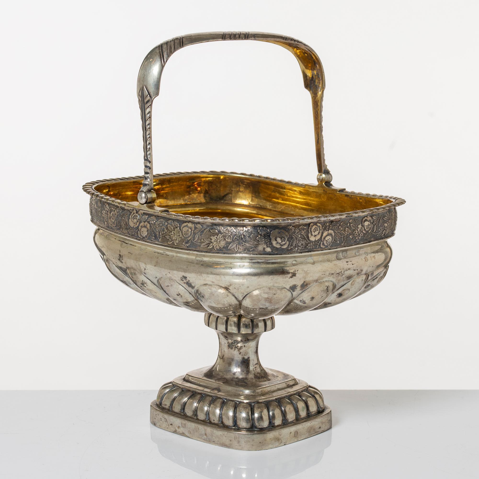 Confectionery bowl and cream jug, low-grade silver, Empire, 19th Century.