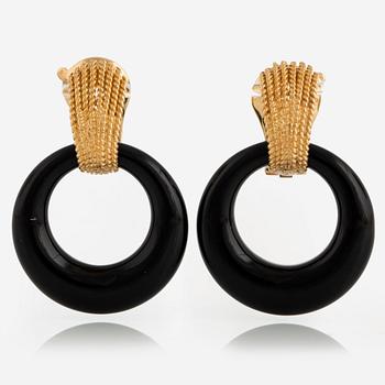 Van Cleef & Arpels ett par örhängen "Doorknocker" 18K guld med tre par utbytbara ringar.