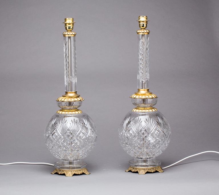 BORDSLAMPOR, ett par, signerade by E.Moaven, modern tillverkning.