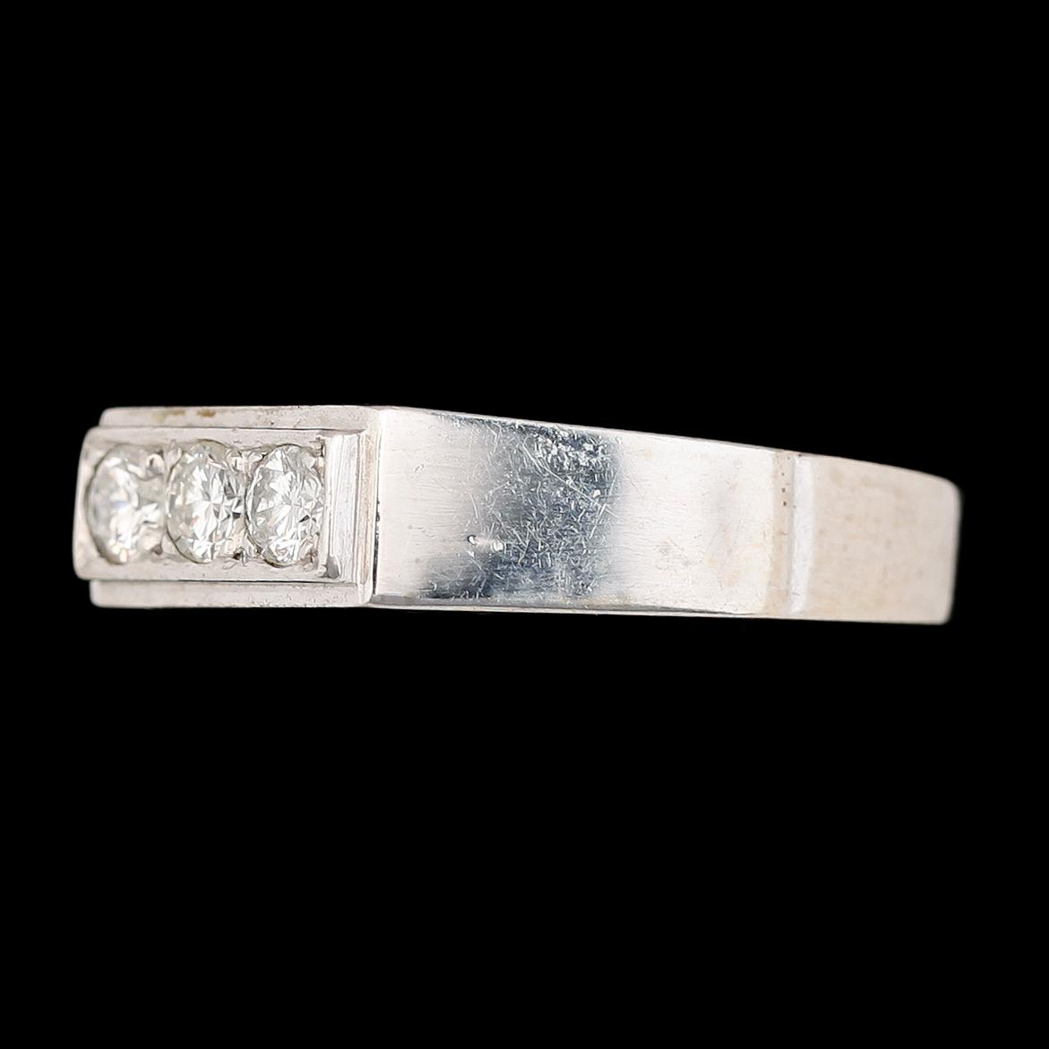 RING, 18K vitguld och briljantslipade diamanter, svenska stämplar, 1970. Total vikt ca 5 g.