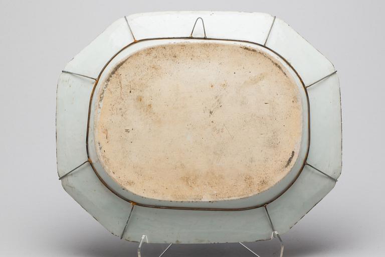 STEKFAT, porslin. Kina, Qianlong (1736-95).