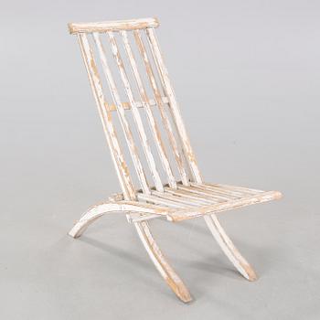 A deckchair from the latter half of the 20th century.