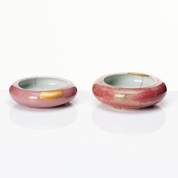 Two peach bloom glazed brush pots, Qing dynasty 18th/19th century.