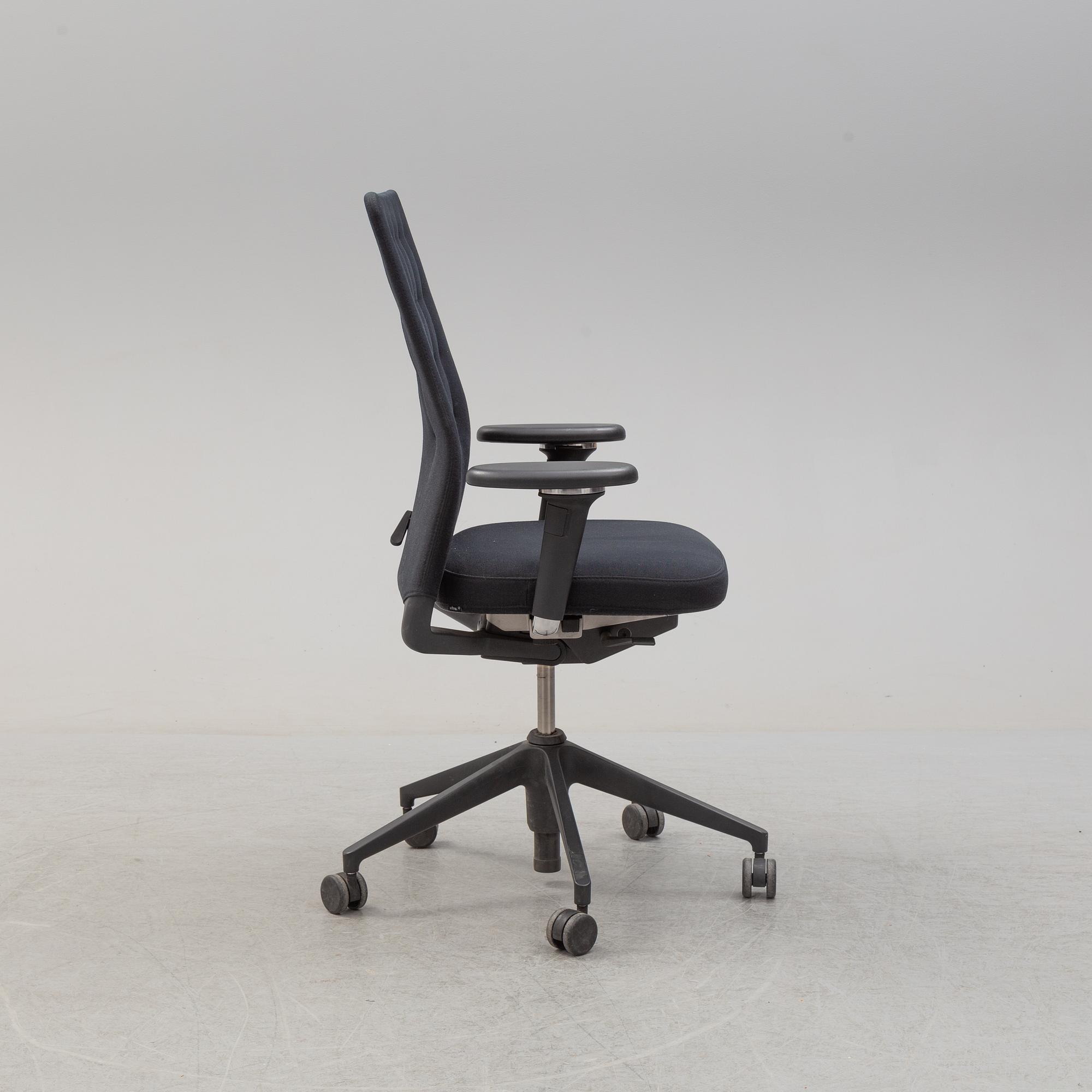 A 21th century 'ID Trim' office chair by Antonio Citterio, Vitra.