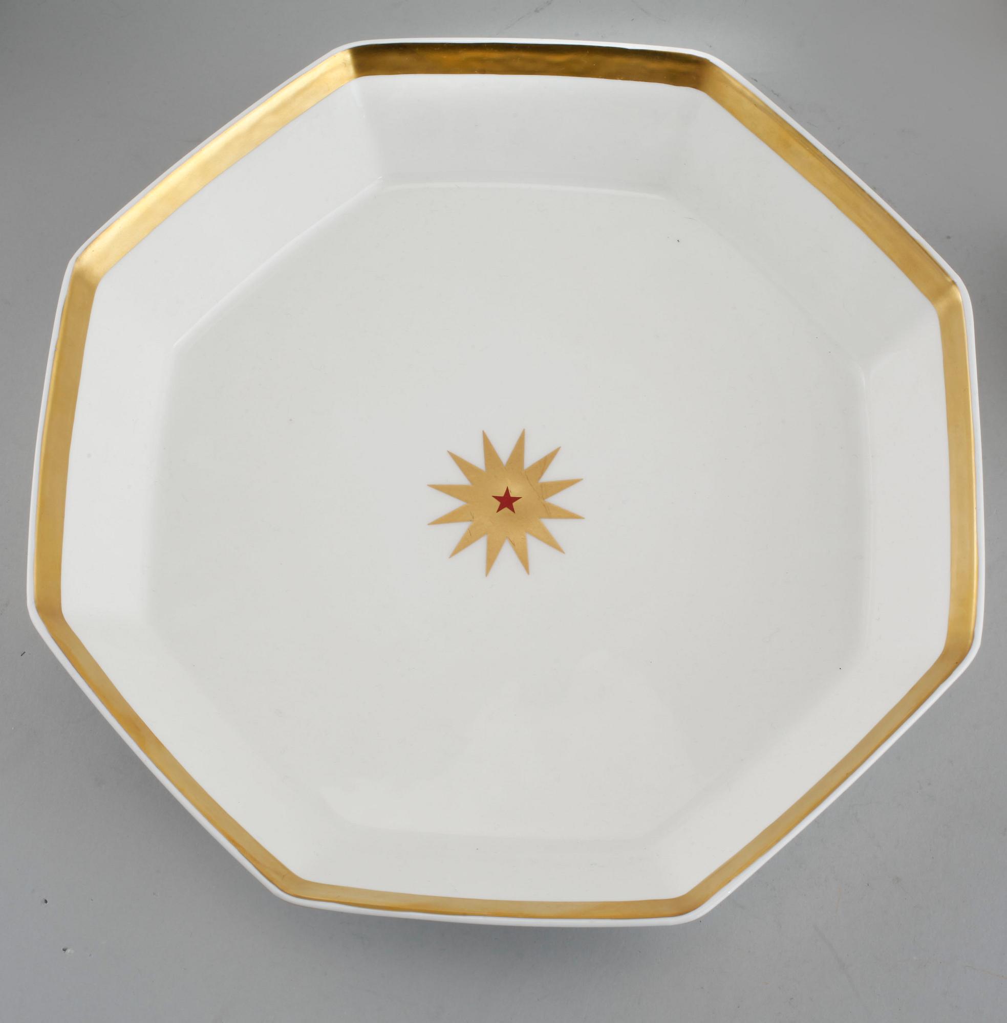MATSERVIS, 101 delar, porslin, "Nobelservisen", Karin Björquist, Rörstrand, formgiven 1991.