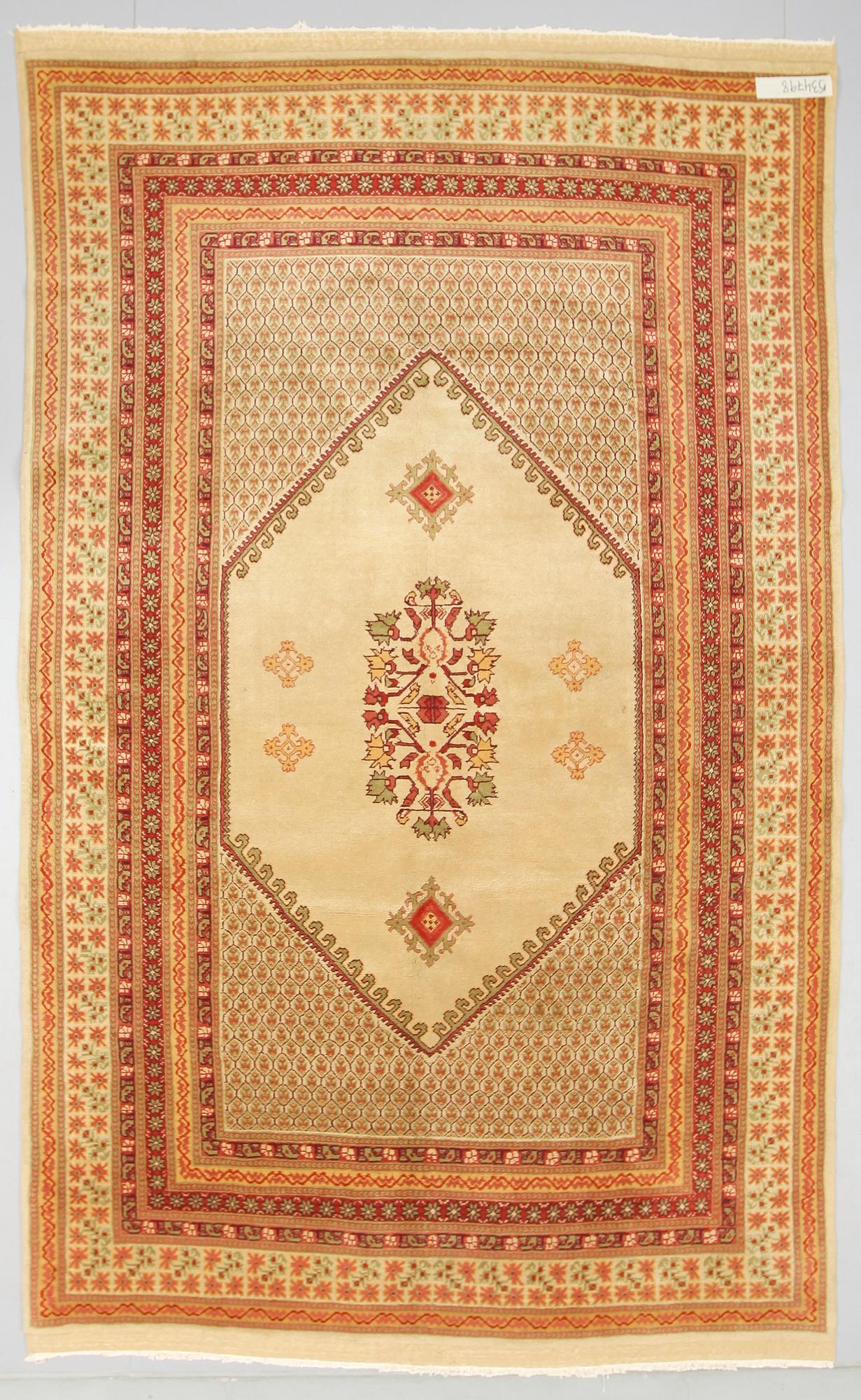 MATTA, orient, old. Ca 315 x 196 cm.