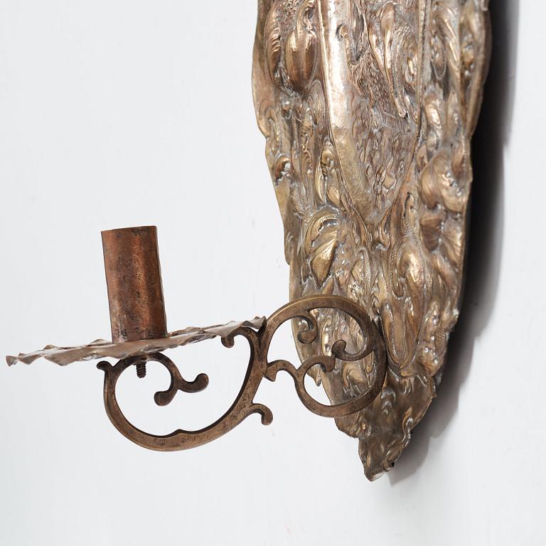 LJUSPLÅTAR, för ett ljus, ett par, barock, 1600-talets senare del, Sverige eller Tyskland/Nederländerna.