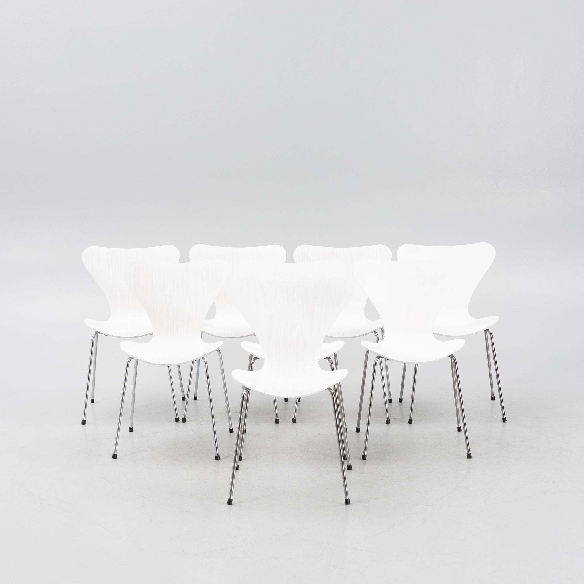 Arne Jacobsen, stolar, 8 st, "Sjuan", Fritz Hansen, Danmark, 2015.