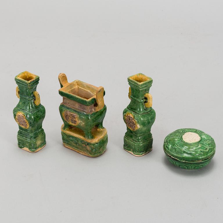 A green and yellow glazed altar garniture and a box with cover, Ming dynasty (1368-1644).