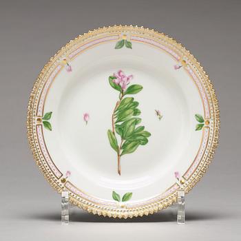 A set of six Royal Copenhagen 'Flora Danica' dishes, Denmark, 20th Century.