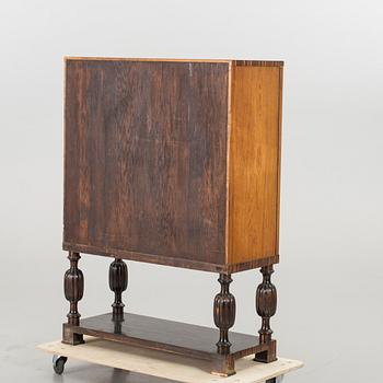SKÅP med intarsia, art deco 1930-tal. Troligen Reimers möbler, Mjölby.