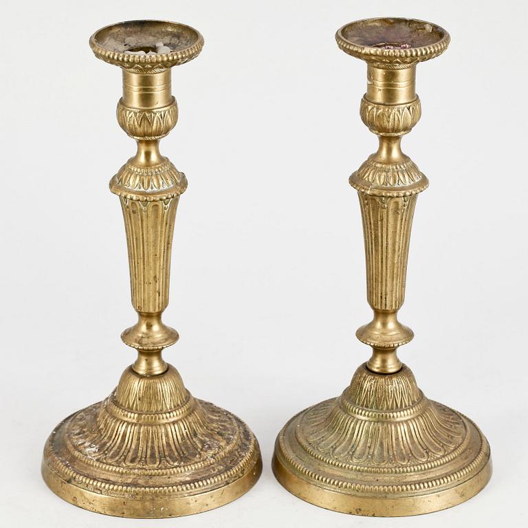 LJUSSTAKAR, ett par, mässing, Louis XVI-stil, 1800-talets slut.