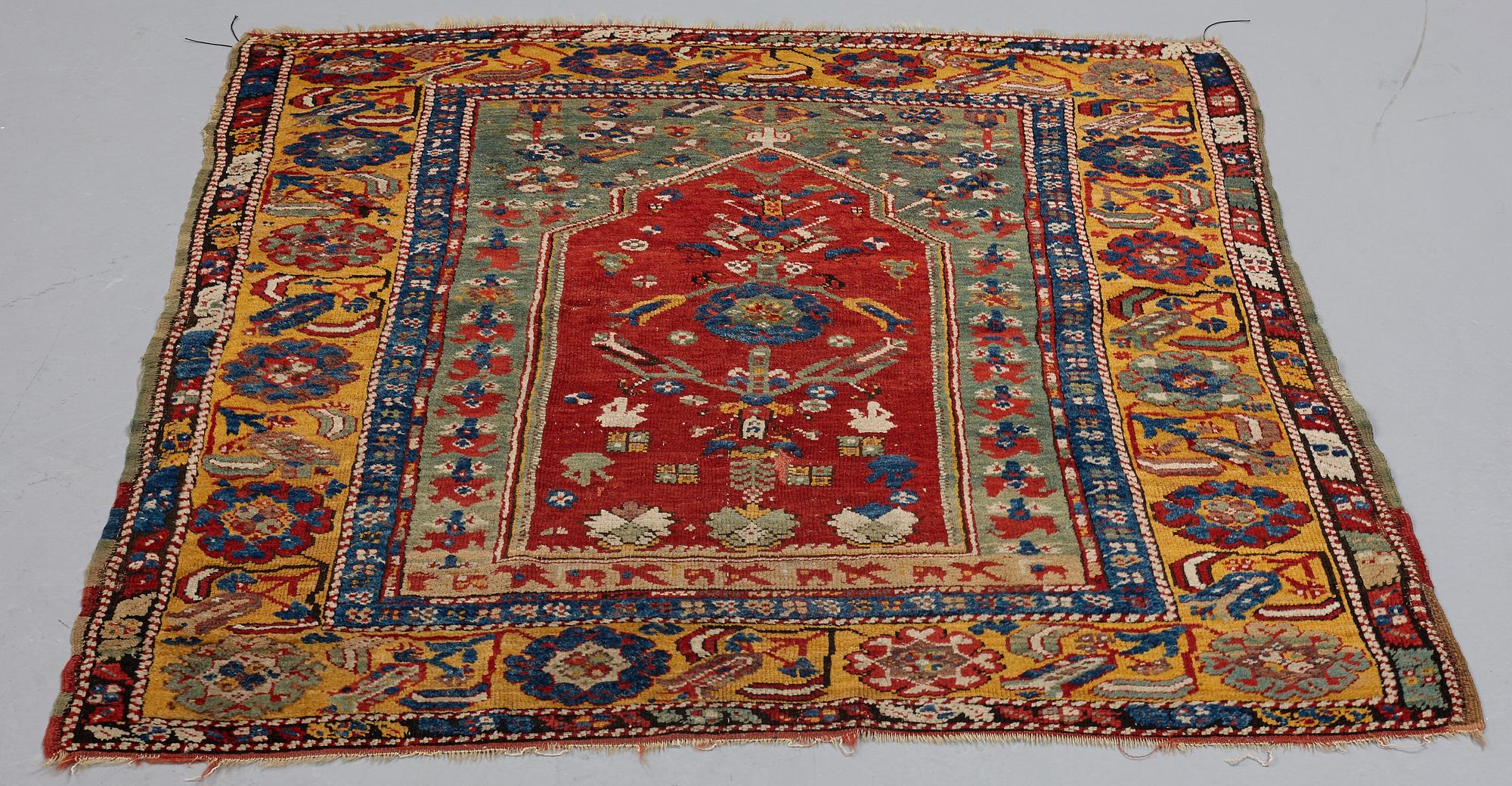 MATTA, antik Anatolisk bönematta, Konya området (Konya-Ladik), 1800-talets sista fjärdedel, ca 118,5 x 114,5 cm.