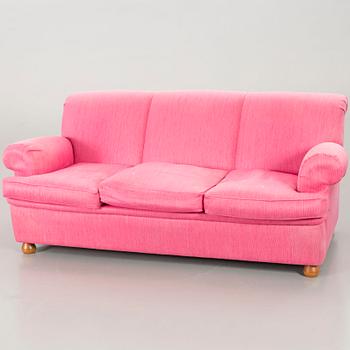 A Svenskt Tenn Josef Frank couch.