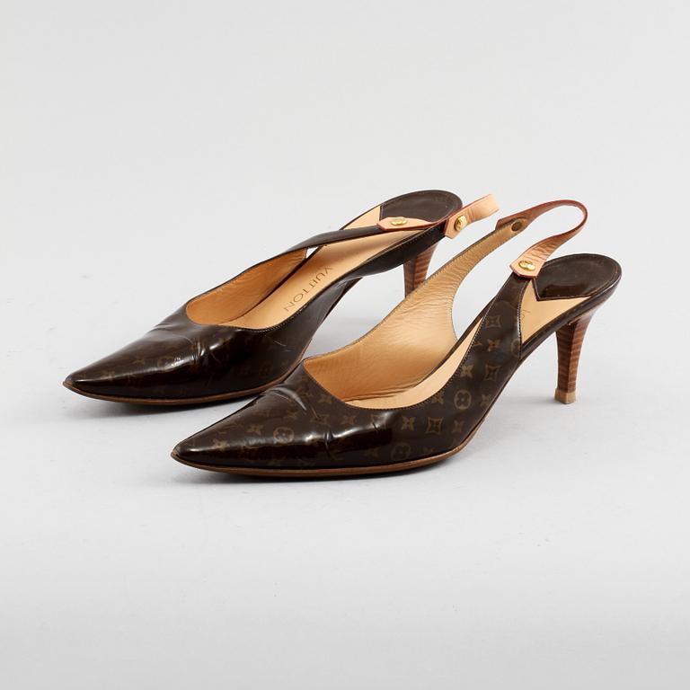 PUMPS, ett par. Louis Vuitton.
