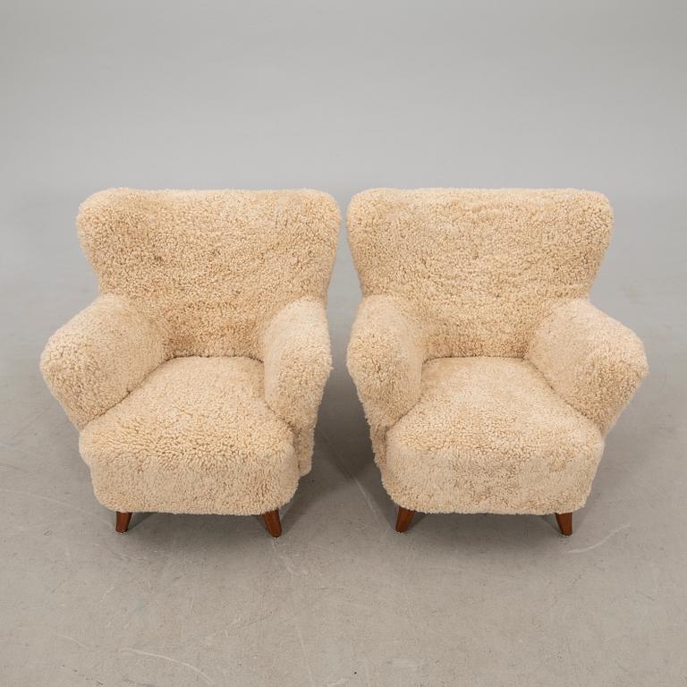 Ilmari Lappalainen, a pair of armchairs, for Asko.