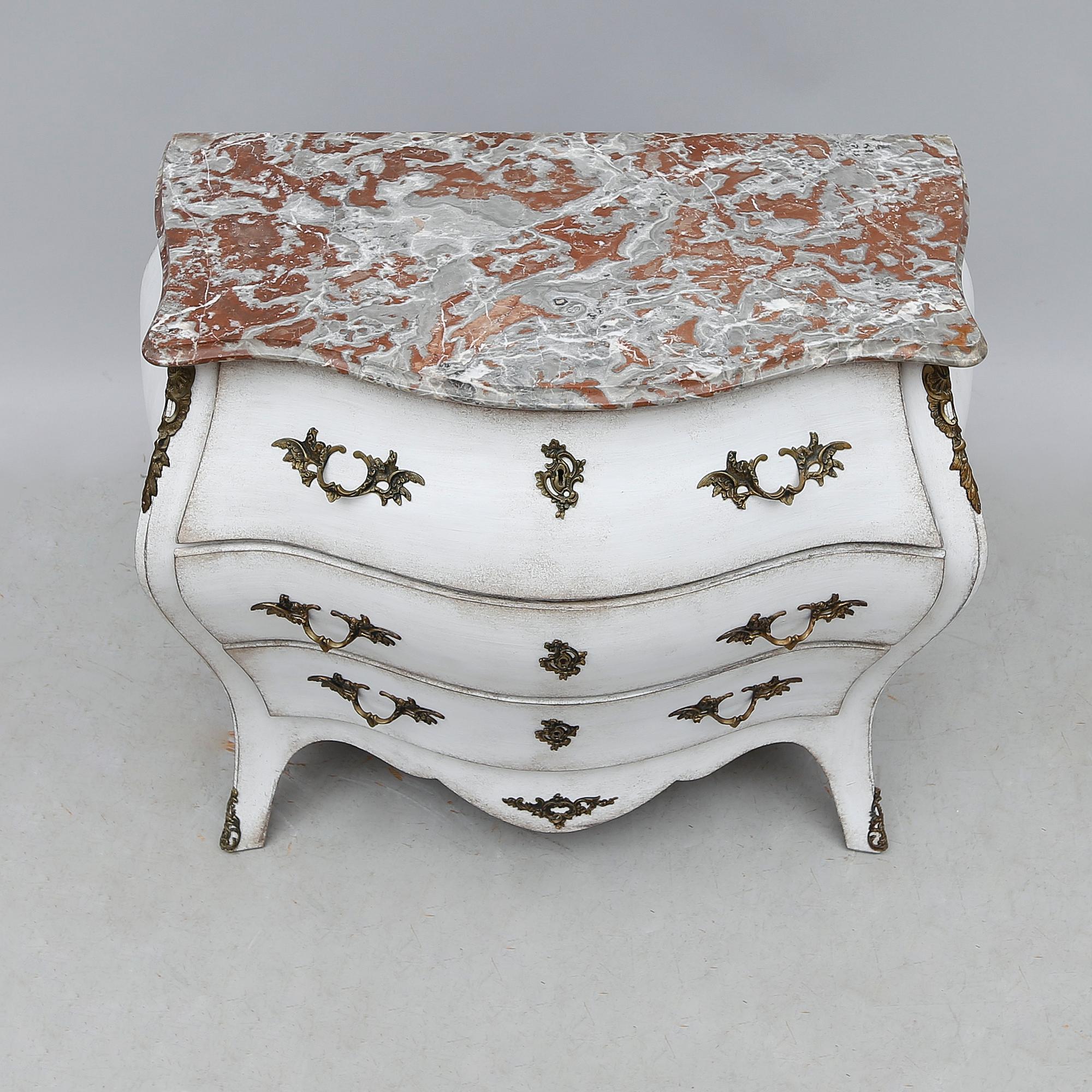 BYRÅ, rokokostil, 1900-talets andra hälft.