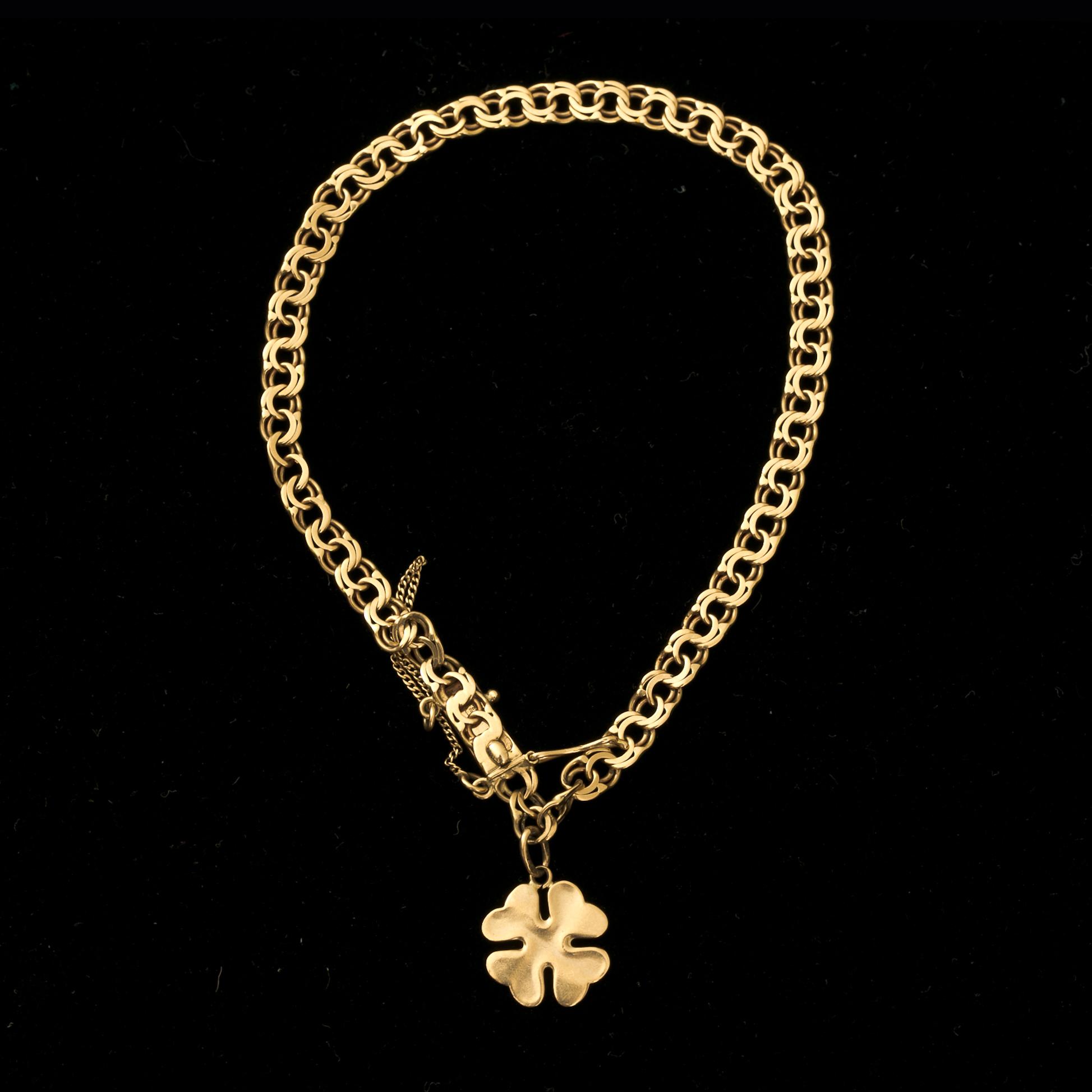 ARMLÄNK,  18 k guld med berlock. G A Dahlgren AB Malmö, 1940. Bolidenguld. Vikt ca 5,5 g.