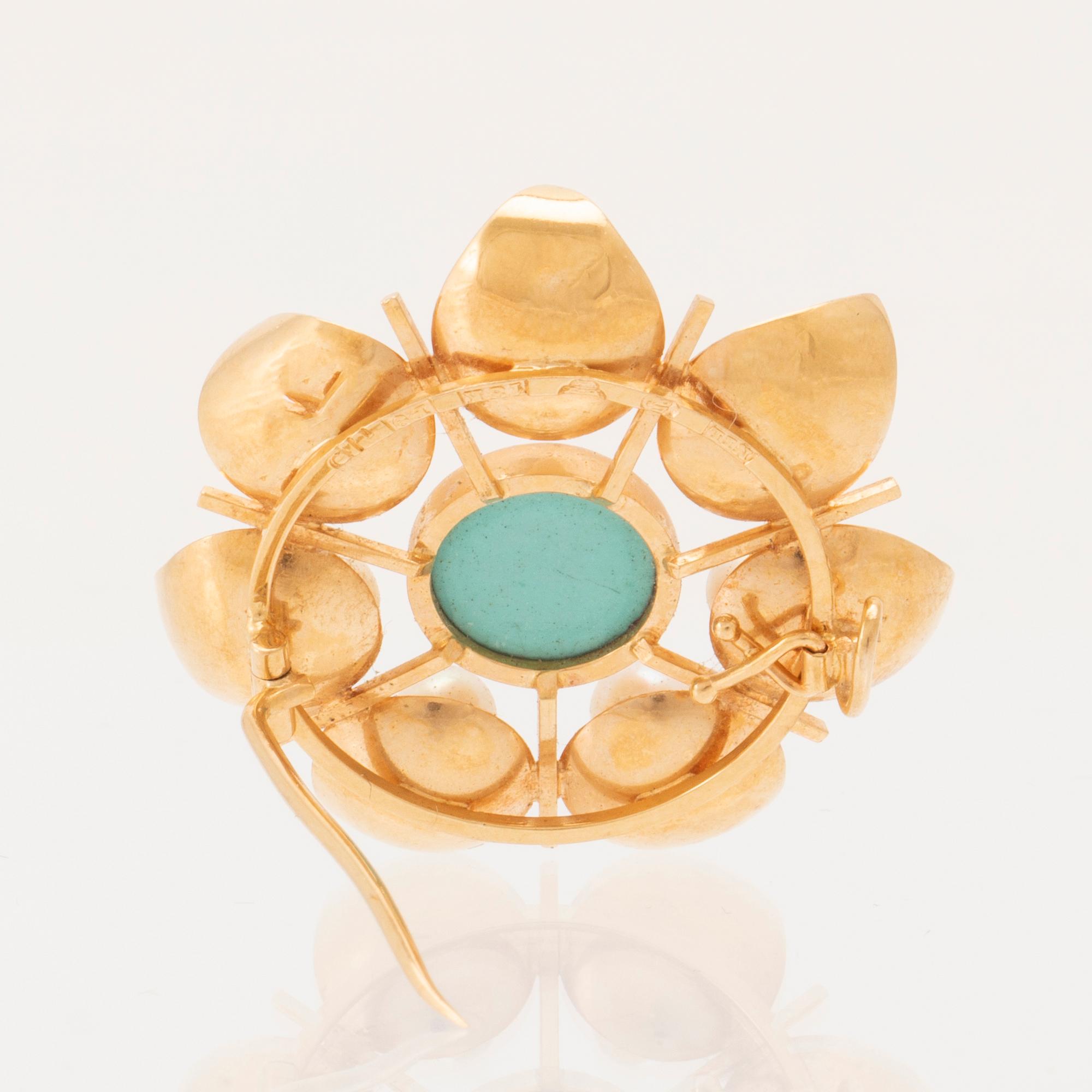 Brosch 18K guld med cabochonslipad blå sten samt odlade pärlor, G B Nilsson Södertälje 1965.