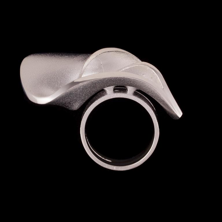 RING, Wavelike, sterlingsilver, Pekka Hirvonen Lapponia 2007.