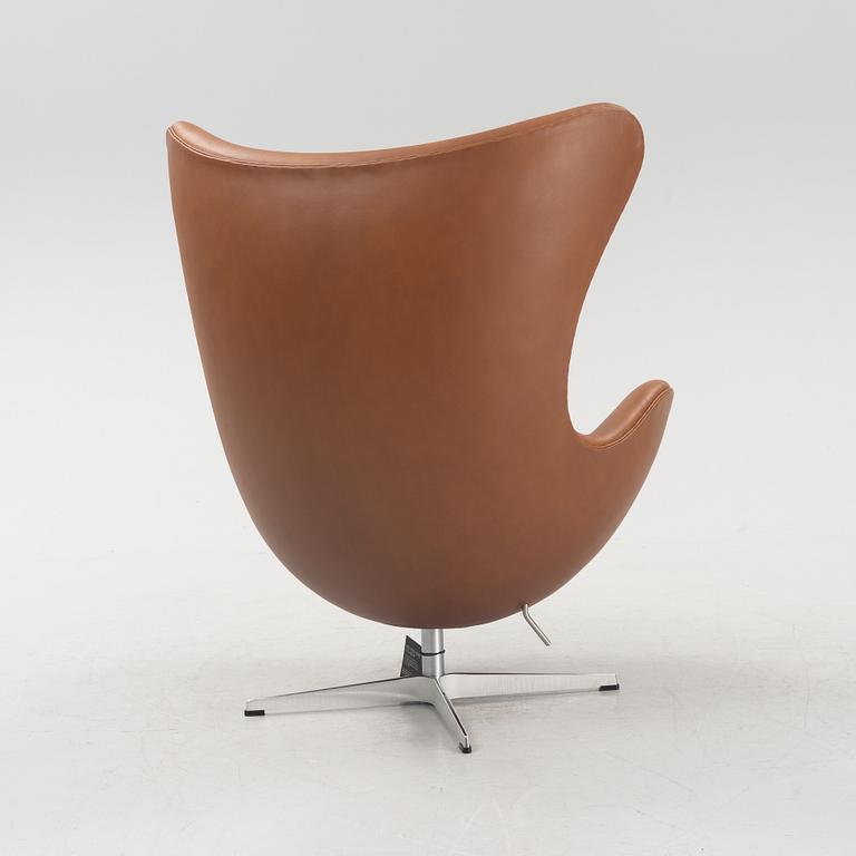 Arne Jacobsen, fåtölj, "Ägget", model 3316, Fritz Hansen, Danmark.