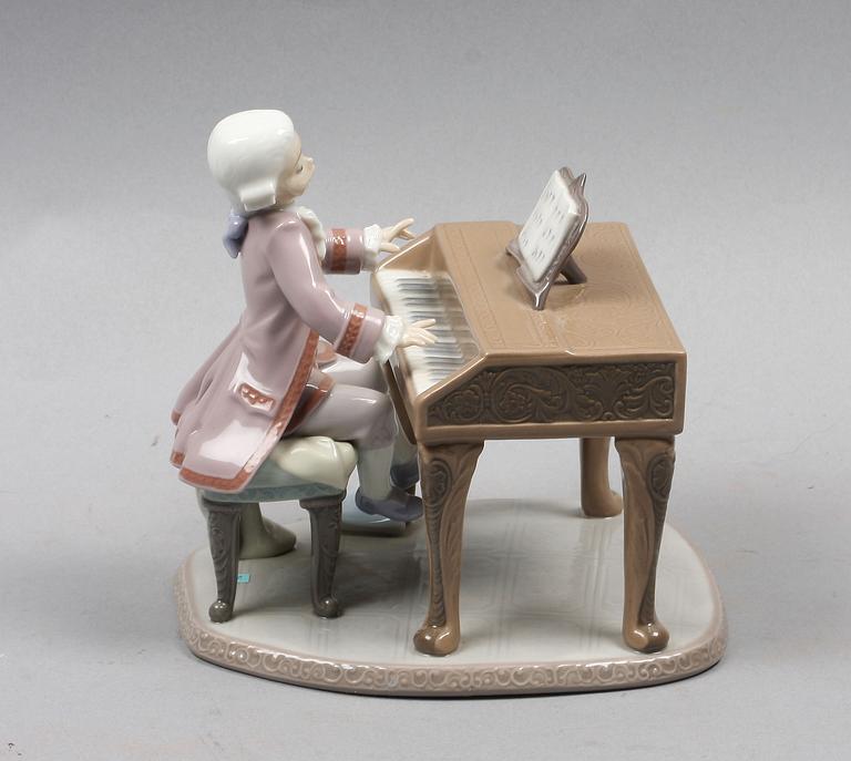 FIGURIN, porslin, Lladro, märkt No 534. Tillverkningsår 1992.