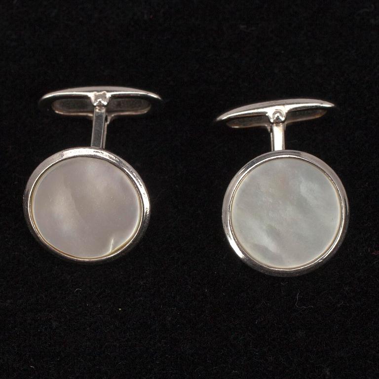 MANSCHETTKNAPPAR, silver 925, pärlemor, Italien 2000-tal. Vikt ca 7,9 g.