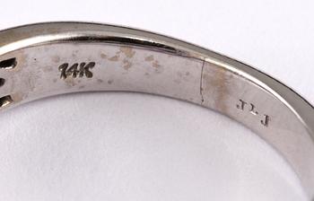 RING, 14k vitguld med checkerslipad ametist och 20 briljantslipade diamanter. Vikt 5 g.