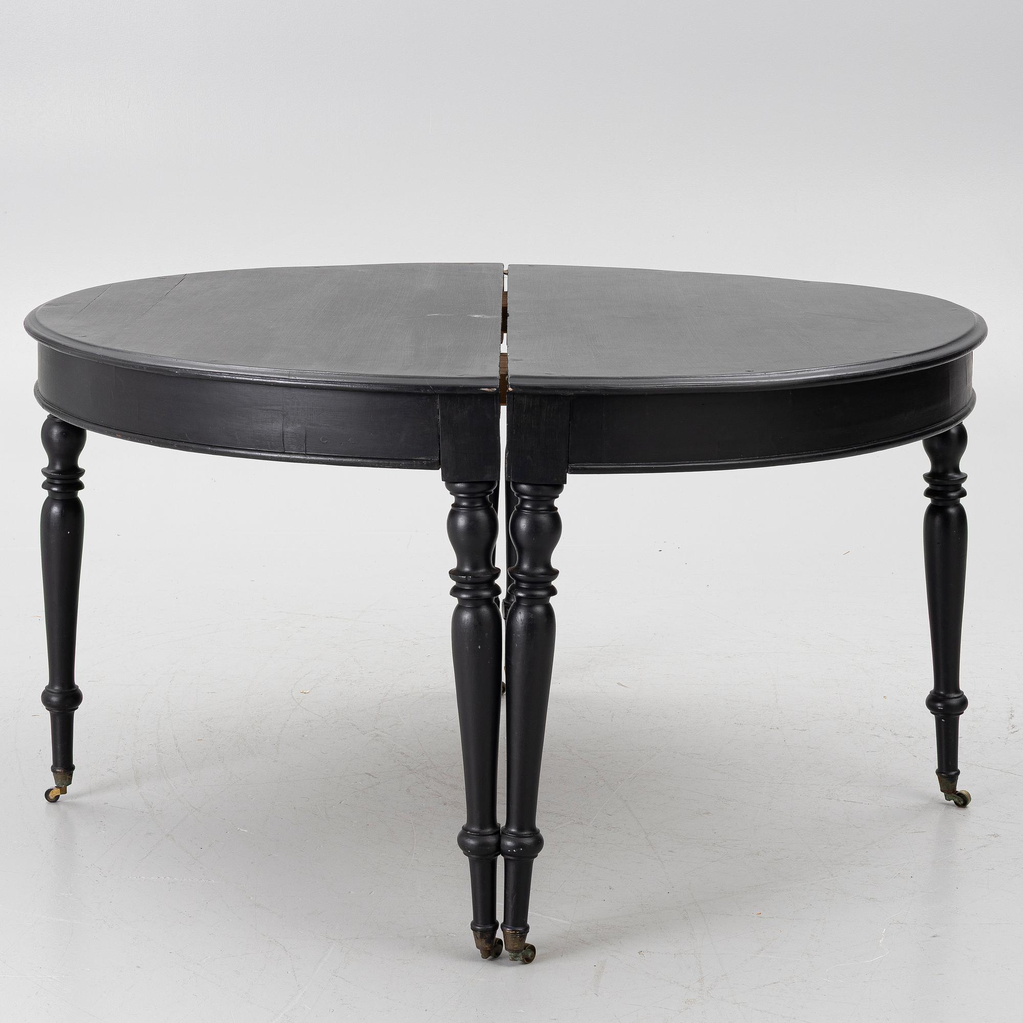Dining table, second half of the 19th century.