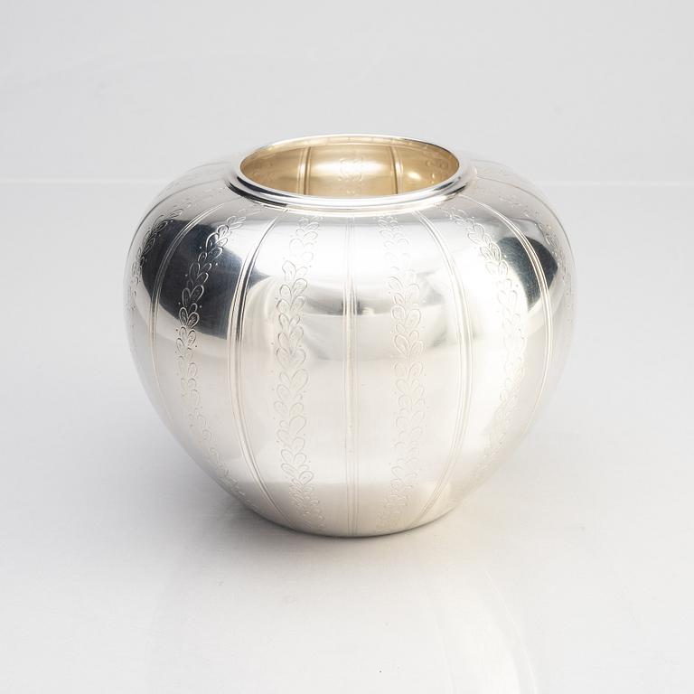 Vase, silver, W.A. Bolin, Stockholm 1943.