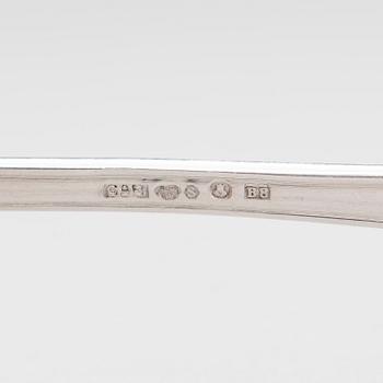 Firma CARL FREDRIK CARLMAN, SOCKERSKÅLAR med STRÖSKEDAR, ett par, silver, gustaviansk stil, Stockholm 1928-29.