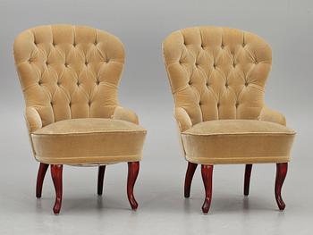 EMMAFÅTÖLJER, ett par, nyrokokostil, 1900-talets första hälft.