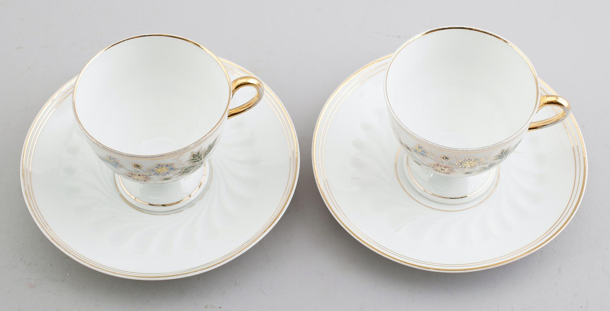 KAFFEKOPPAR, 11 st med 10 fat, porslin, sannolikt Tyskland, 1900-talets första hälft.